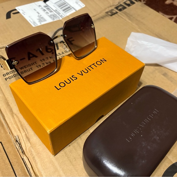 Louis Vuitton Brown Gradient Glasses - Picture 1 of 13